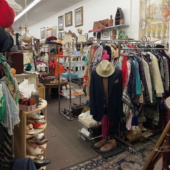 5lb Surprise Vintage GLAMOUR Box - Bday?! - Picture 4 of 15